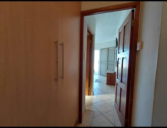 2 BEDROOM APARTMENT FOR SALE IN JEFFREYS BAY CENTRAL